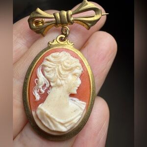 Vintage Cameo Brooch Gold Tone Bow Dangle Classical Portrait